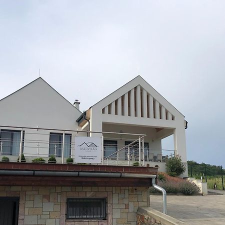 Aszuvilag Rezidencia With Sauna & Jacuzzi Legyesbenye Exterior photo